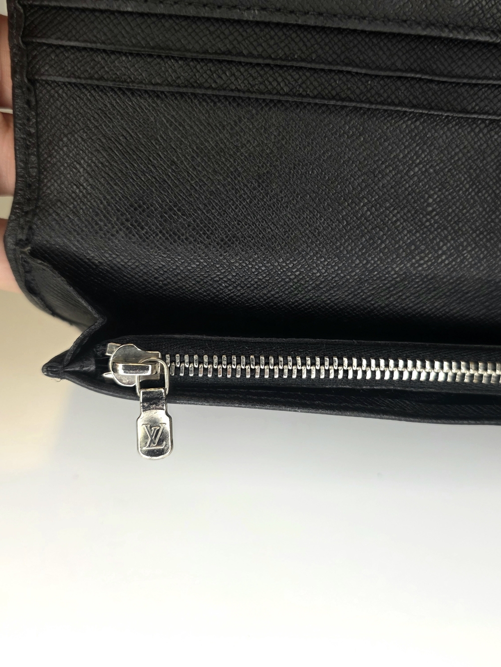 Louis Vuitton Brazza Taiga Leather Long Wallet, Black & Silver 🔥 - Picture 4 of 9